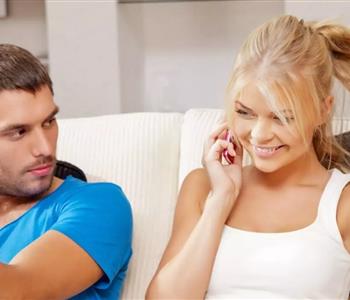 7 طرق للتعامل مع الزوج الغيور دون الإضرار بالعلاقة