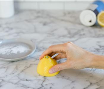 طرق استخدام الليمون في تنظيف المنزل