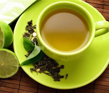 مشروب لزيادة التركيز من الشاي الأخضر
