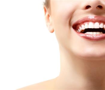وصفات لتبييض الاسنان باستخدام الكربوناتو تعرفي عليها