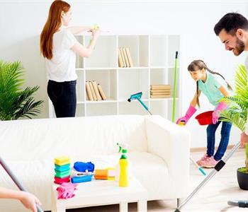 أفضل 11 نصيحة للتنظيف للحفاظ على منزلك منتعش ا ومرتب ا