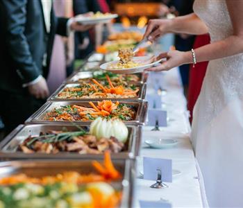 قواعد تقديم الأكل في حفل الزفاف
