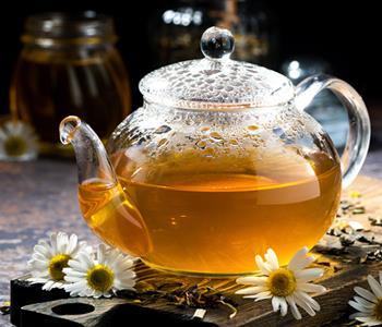 فوائد شاي البابونج للدورة الشهرية مسكن طبيعي للألم