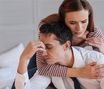7 طرق للتعامل مع التقلبات المزاجية المفاجئة لزوجك