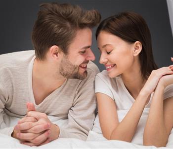6 علامات تدل على حب الزوج لزوجته أثناء العلاقة