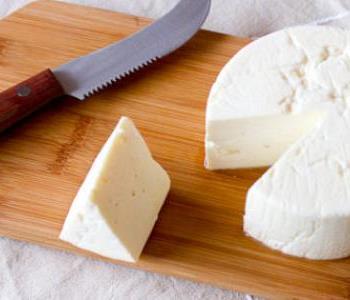 طريقة عمل الجبنة ملح خفيف في البيت مثل المحلات بـ3 مكونات فقط