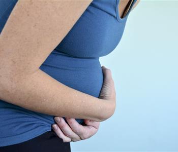 نصائح هامة لعلاج ألم القولون للحامل