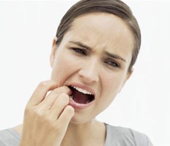 6 عادات خاطئة تتسبب في تدمير الأسنان واللثة