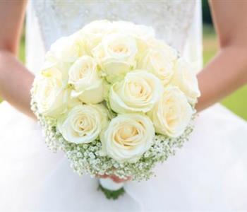 قبل اختيار باقة الورد لحفل زفافك اتبعي هذه النصائح
