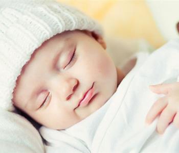 نصائح مجربة لتنظيم مواعيد نوم طفلك الرضيع في رمضان