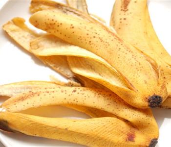 10 استخدامات صحية لقشر الموز تدفعك لعدم التخلص منه