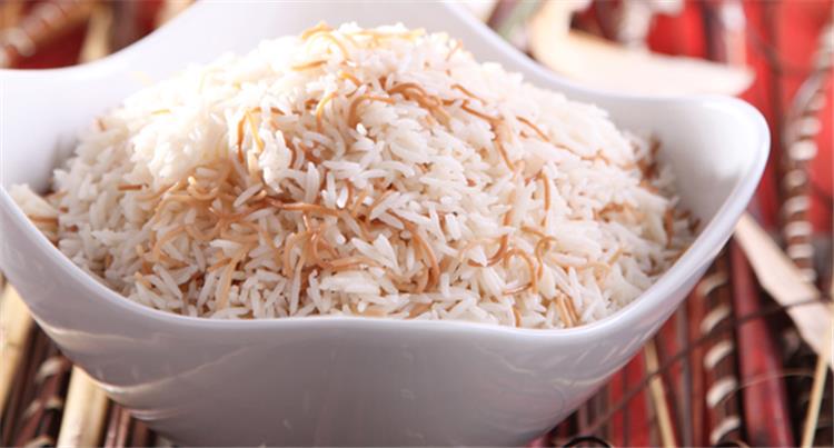 طريقة عمل الأرز بالشعرية على أصولها