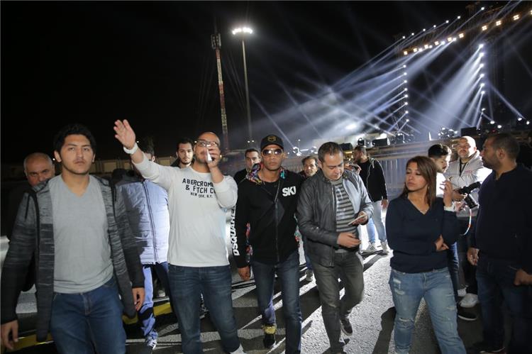 محمد رمضان في كواليس بروفات أولى حفلاته الغنائية