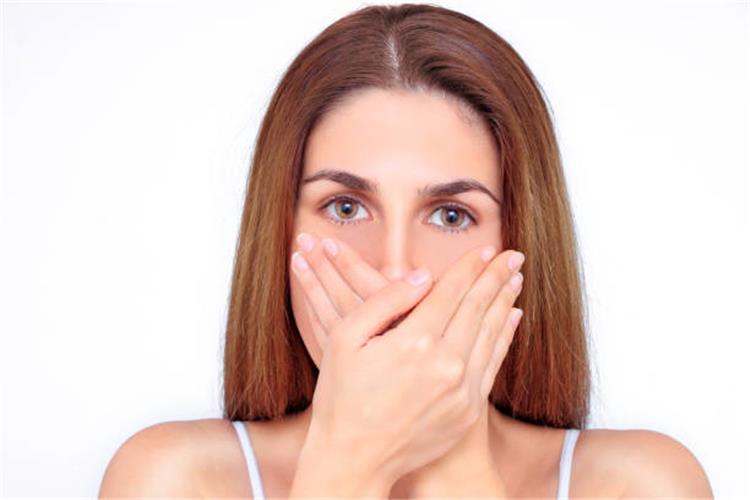 طرق التخلص من رائحة الفم الكريهة بعد أكل الفسيخ