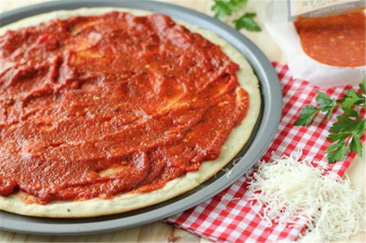طريقة عمل صلصة البيتزا بالطماطم والريحان