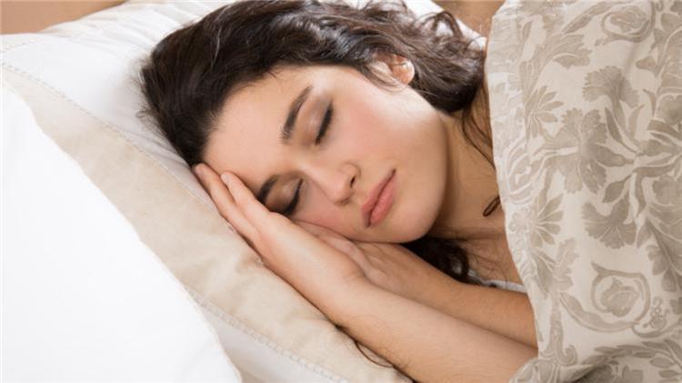 مخاطر النوم لأكثر من 8 ساعات يوميًا
