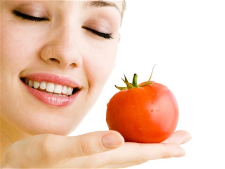 فوائد الطماطم للعناية بالبشرة