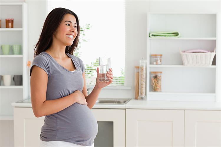 فوائد شرب الماء على الحامل