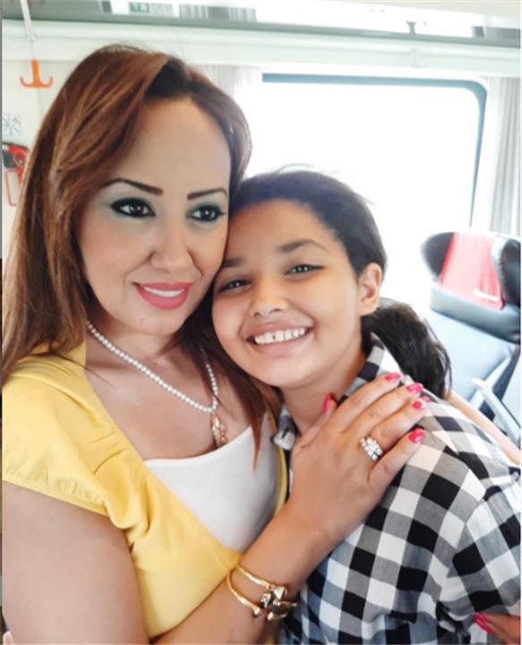 شيماء فوزي مع ابنتها