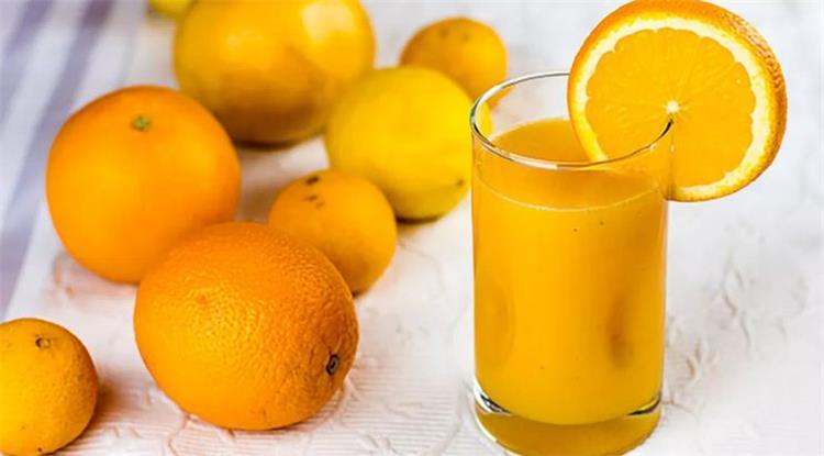 عصير البرتقال والجريب فروت