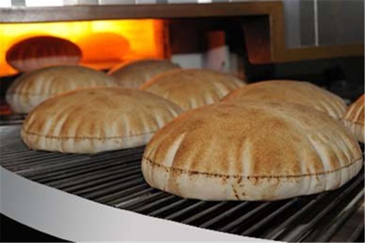 طريقة عمل الخبز العادي في الفرن بالخطوات