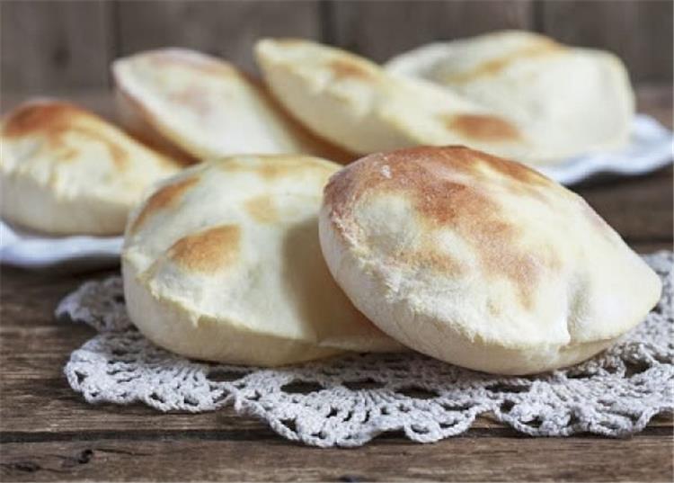 طريقة عمل الخبز العادي البلدي في البيت بالخطوات والصور