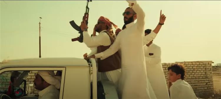 محمد رمضان يثير الجدل باستخدامه سلاح ناري في كليب أغنيته الجديدة