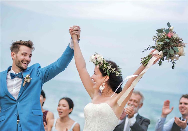 5 طرق للاستمتاع بيوم زفافك بشكل جيد
