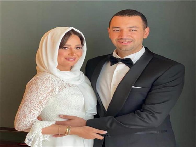حلا شيحة تعلق لأول مرة على كثرة زواج وطلاق زوجها معز مسعود!