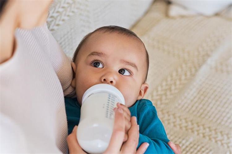 نصائح فعالة تساعدك على فطام طفلك بسهولة