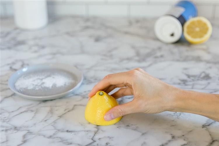 طرق استخدام الليمون في تنظيف المنزل