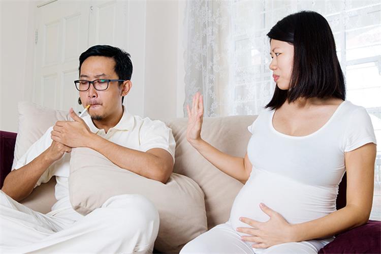 هل تدخين الزوج يؤثر على الحمل؟