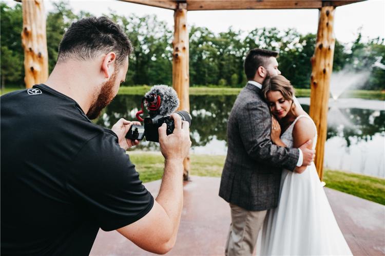 كيفية اختيار مصور الزفاف.. نصائح هامة