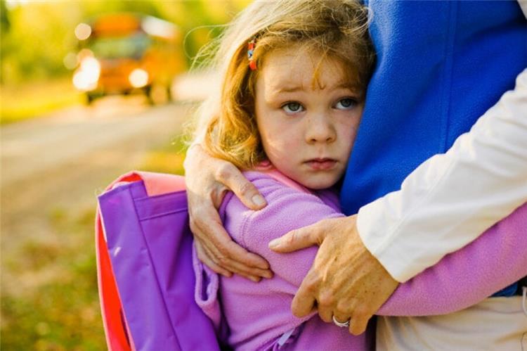 طرق دعم الأطفال عندما يشعرون بالخوف.. نصائح للآباء
