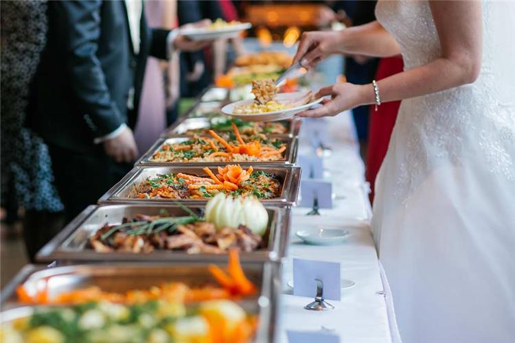 قواعد تقديم الأكل في حفل الزفاف