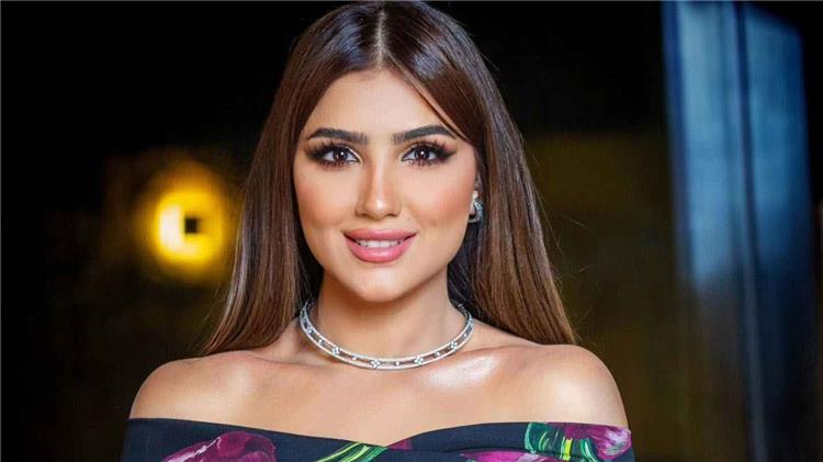 مي عمر تخطف الأنظار بإطلالة صيفية جريئة أمام البحر
