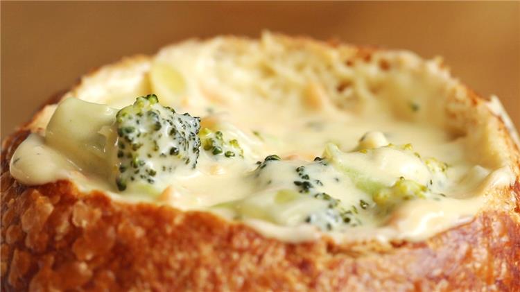 طريقة تحضير شوربة البروكلي بالجبنة