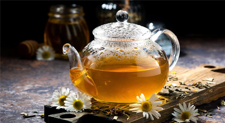 فوائد شاي البابونج للدورة الشهرية.. مسكن طبيعي للألم