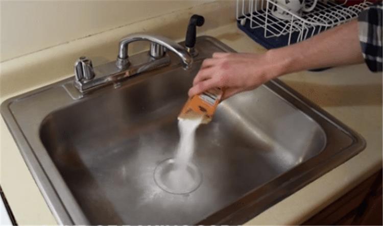 3 طرق مضمونة لتسليك حوض المطبخ