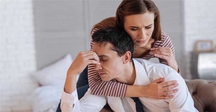 7 طرق للتعامل مع التقلبات المزاجية المفاجئة لزوجك