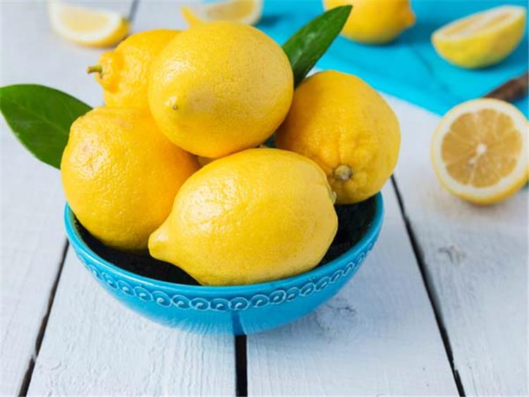 عصير الليمون لتفتيح المنطقة الحساسة