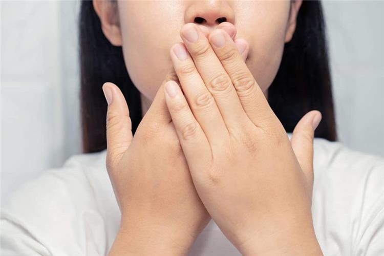 طرق فعالة للتخلص من رائحة الفم الكريهة في رمضان