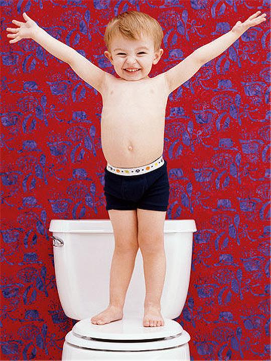 نصائح مجربة لتدريب الطفل على استعمال الحمام