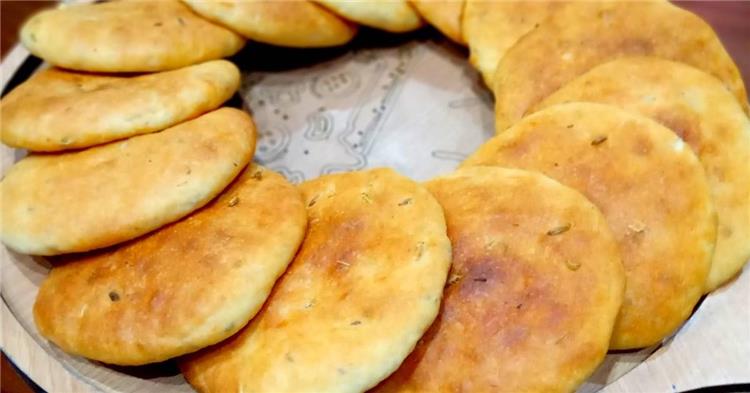 طريقة عمل القرص الطرية بالشمر والعجوة