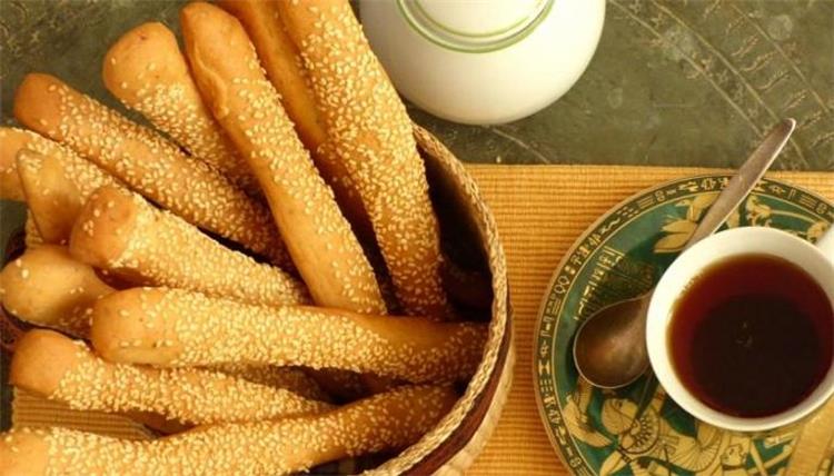 طريقة عمل البقسماط بالجبنة الريكفورد