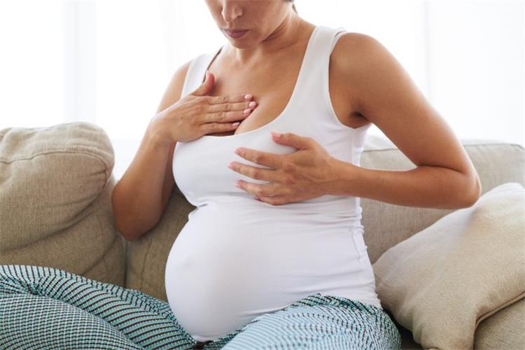 أسباب آلام الثدي أثناء الحمل.. ومتى يكون غير طبيعي؟