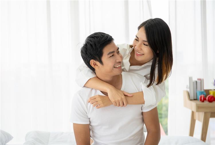 كيف تحافظان على الحب والتفاهم رغم المصاعب في سنة أولى زواج