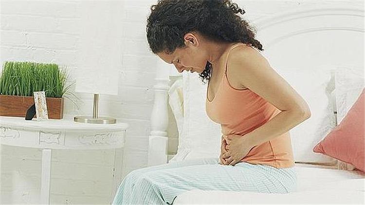 اعراض القولون الهضمي عند النساء وأسبابه وطرق علاجه لهلوبة