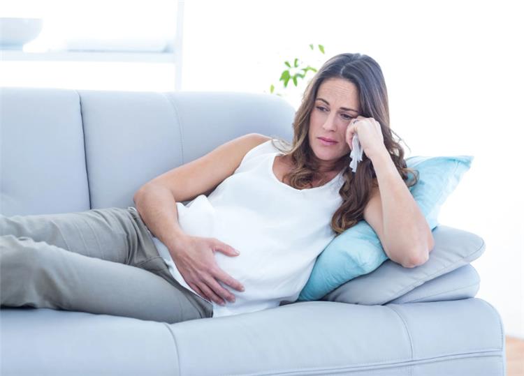 كيفية التعامل مع التغيرات المزاجية والاكتئاب أثناء الحمل
