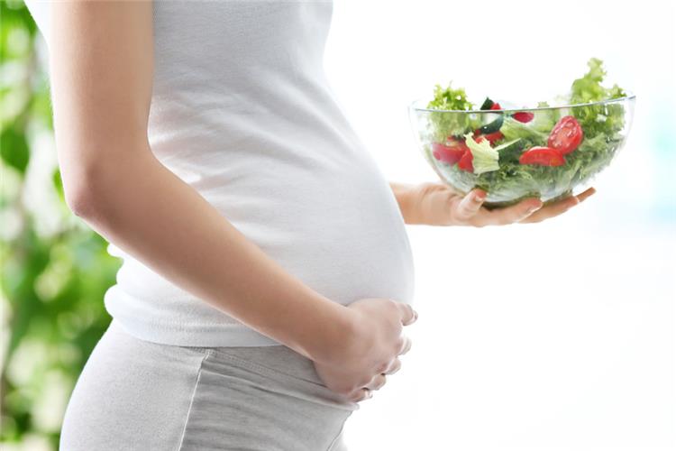 الأطعمة والمشروبات التي يجب أن تتناولها الحامل في الصيام